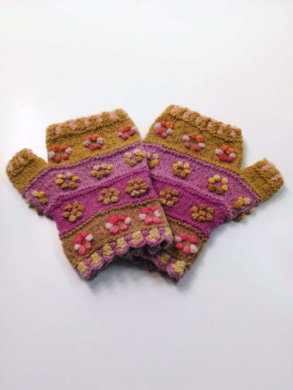 Handmade Sheep's Wool Gloves Dyed with Natural Plants - Warm Winter